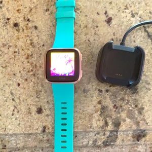 I am selling my Fitbit versa along with 5 bands!!!